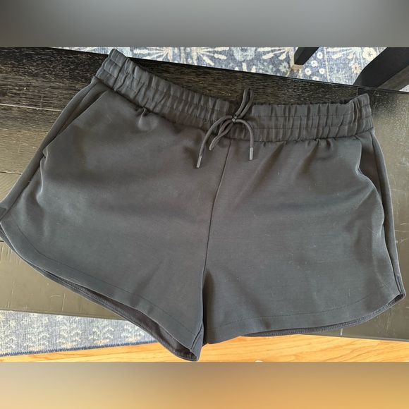 Women's Airy Sleek Shorts 3.5" - All In Motion - Black XXL - Picture 3 of 6